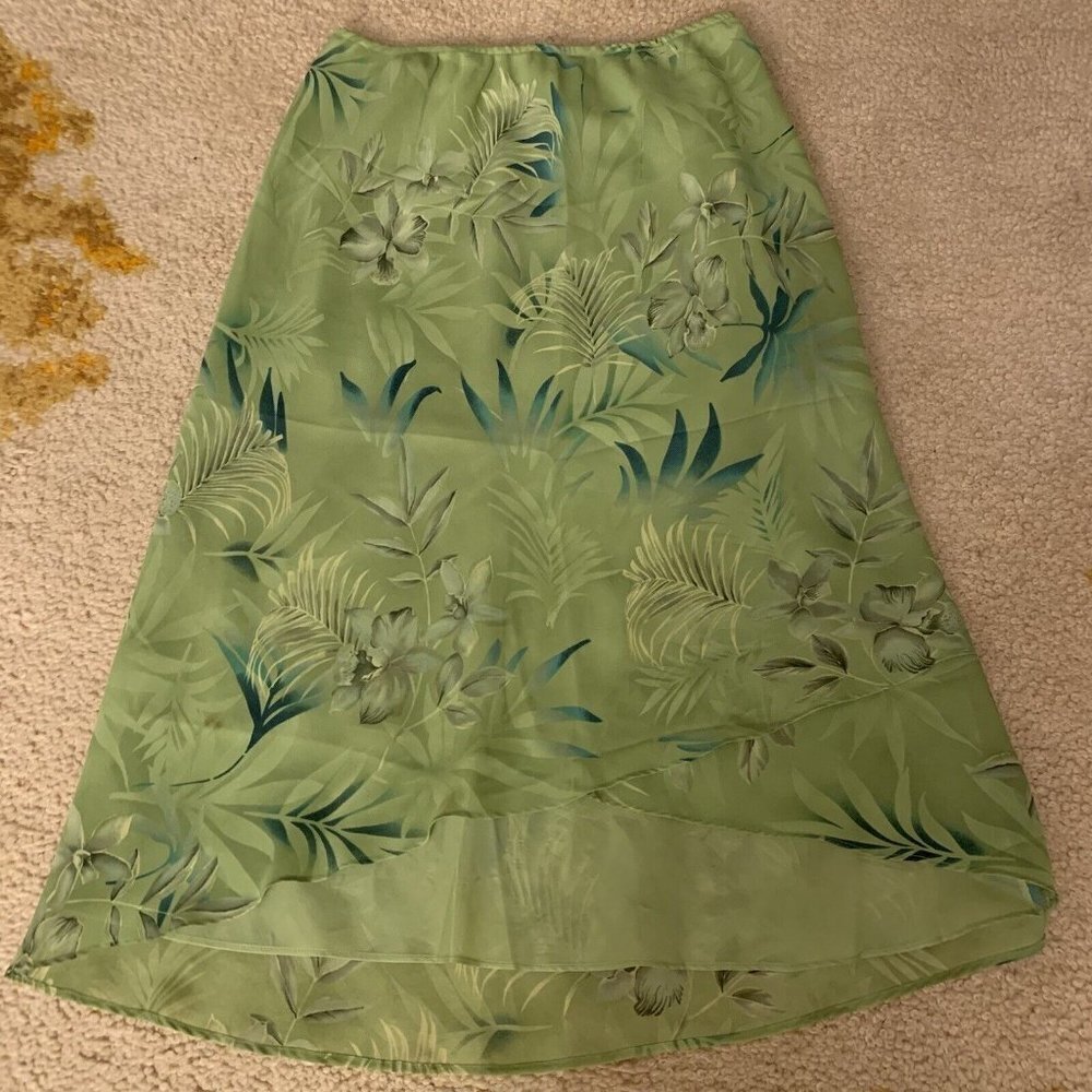 Donna Ricco. Size 16. Asymetrical Chiffon Lined 33" Long Skirt. Poly. B77